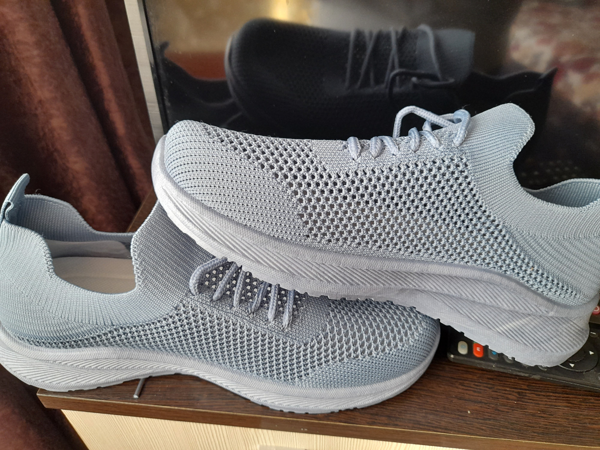 Цвет кроссовок синий