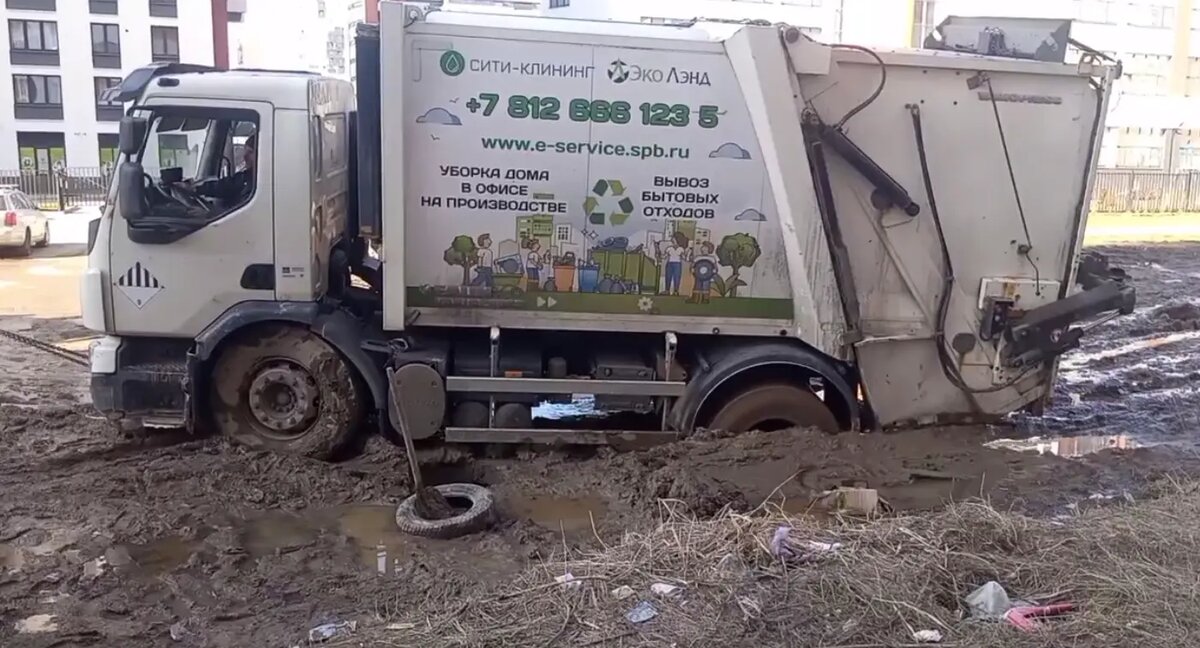    Фото: скриншот видео из Telegram-канала «Мегаполис | ДТП и ЧП | Санкт-Петербург | Питер»