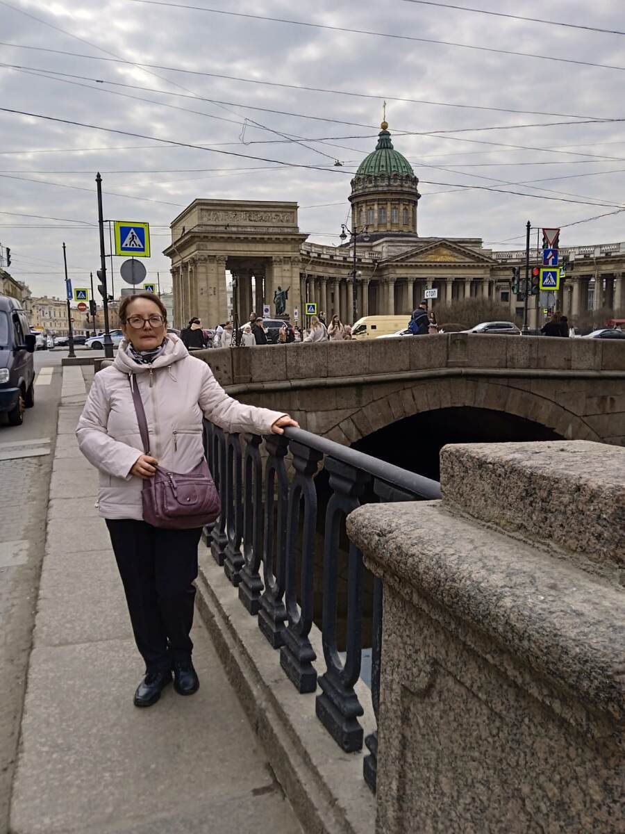 Прочитала комментарий одной доброй женщины про свой дикий оскал на фото и решила, что улыбаться на фото больше не буду.