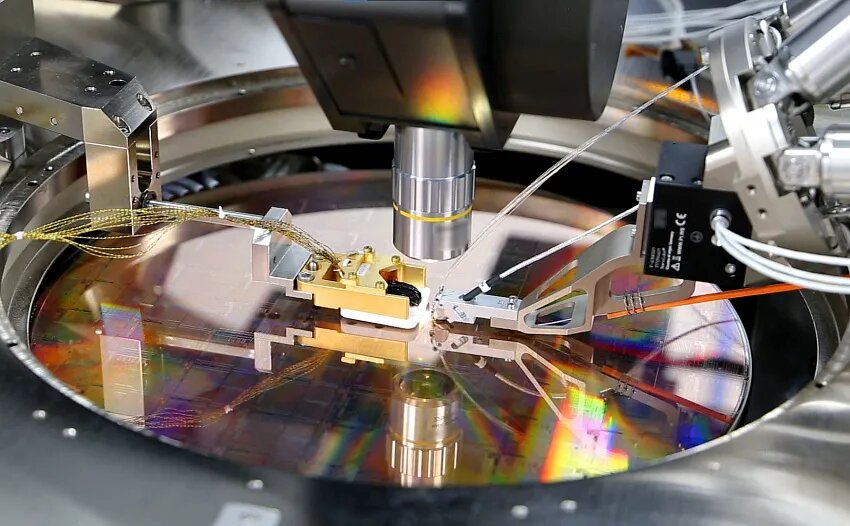 Применение лазера в микроэлектронике.
Фото: © PsiQuantum
