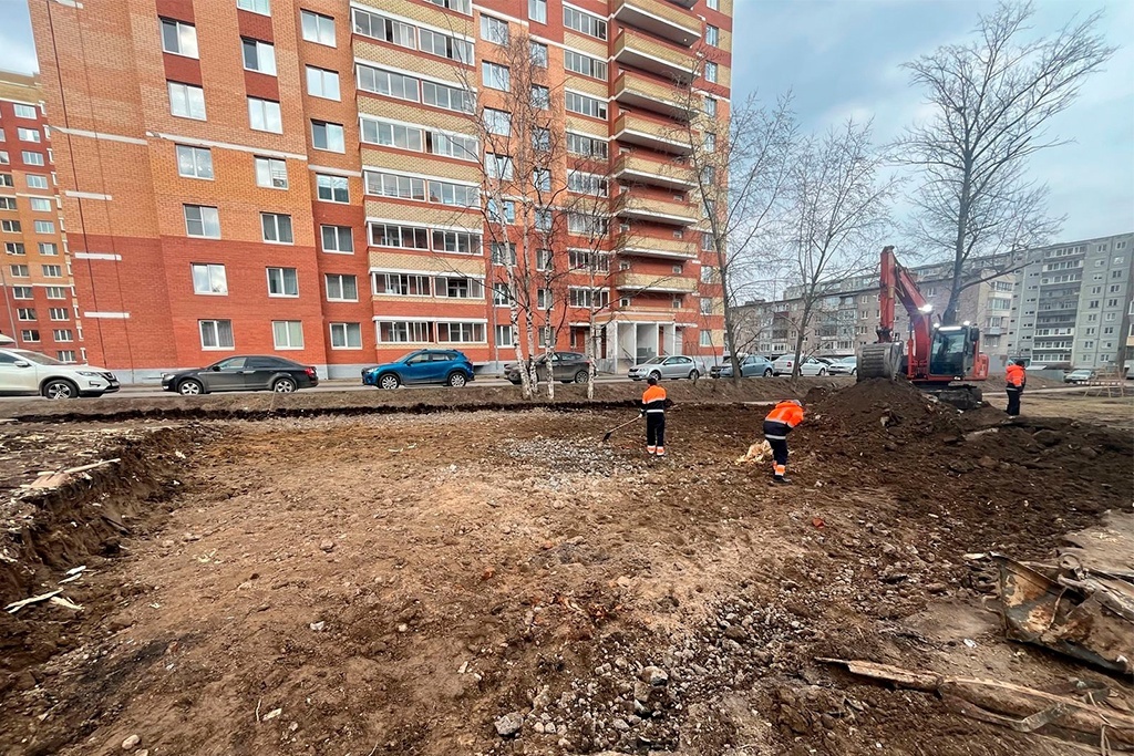    Сегодня работы стартовали во дворе на Советском, 106.