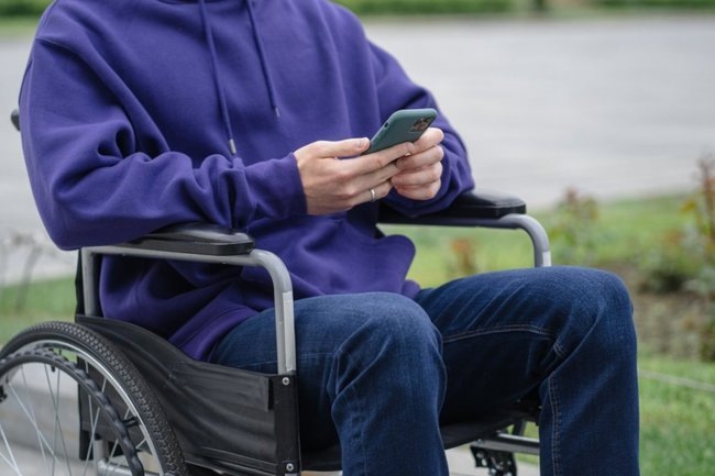    инвалид инвалидное кресло