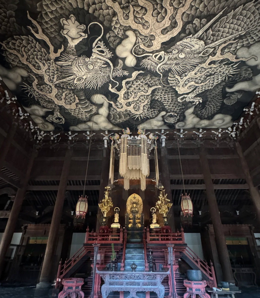 Храм и драконы 🐉 фото автора 