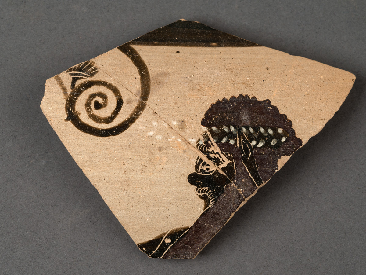 Фрагмент стенки столовой амфоры с изображением силена, третья честверть VI в. до н.э., хранится в музее-заповеднике «Фанагория» ФМ-КП 11/8 А 1520 ГК 9180364