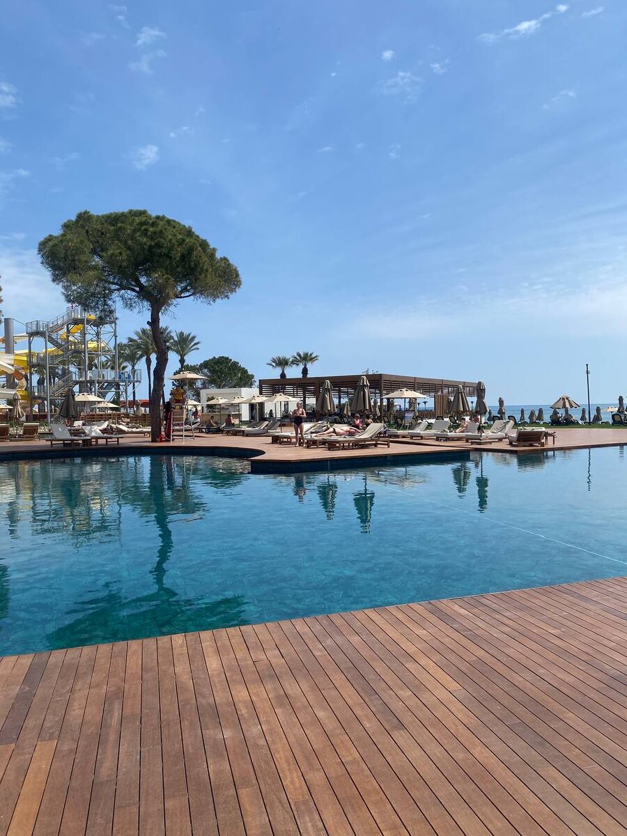 Бассейн в отеле Rixos Park