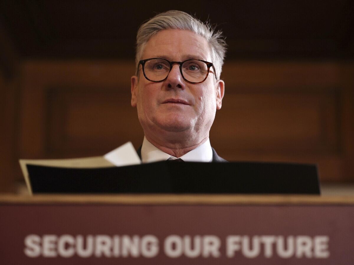    Премьер-министр Великобритании Кир Стармер © AP Photo / Adrian Dennis