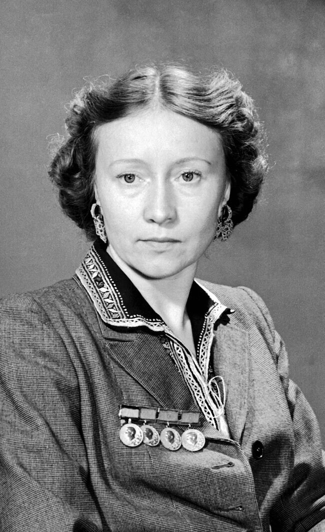 Галина Уланова имеет 4 высших награды Советского Союза - Орден Ленина