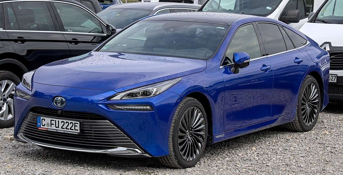 Водородный автомобиль Toyota Mirai