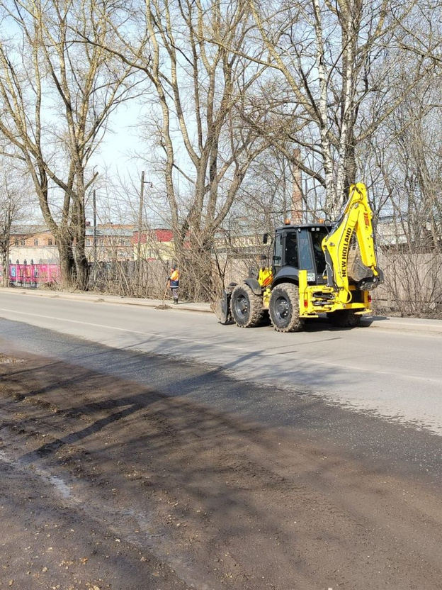    На улицы Кирова вывели поливомоечную технику