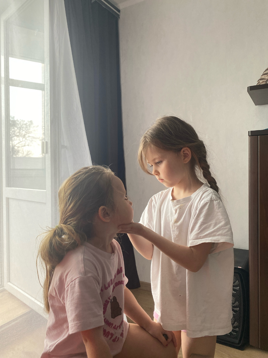 Визажист на выезде) Чем бы дитя не тешились, лишь бы мать не трогали)