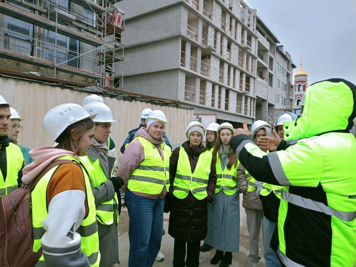    Более 1500 школьников и студентов профильных колледжей стали участниками форума «Строитель будущего»