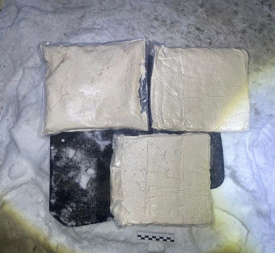    В Югре полицейские задержали закладчика из Томска с тремя килограммами «синтетики»