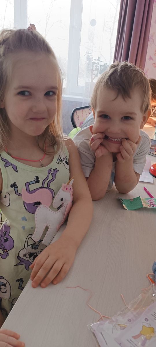 Сшили с Викой игрушку из творческого набора 