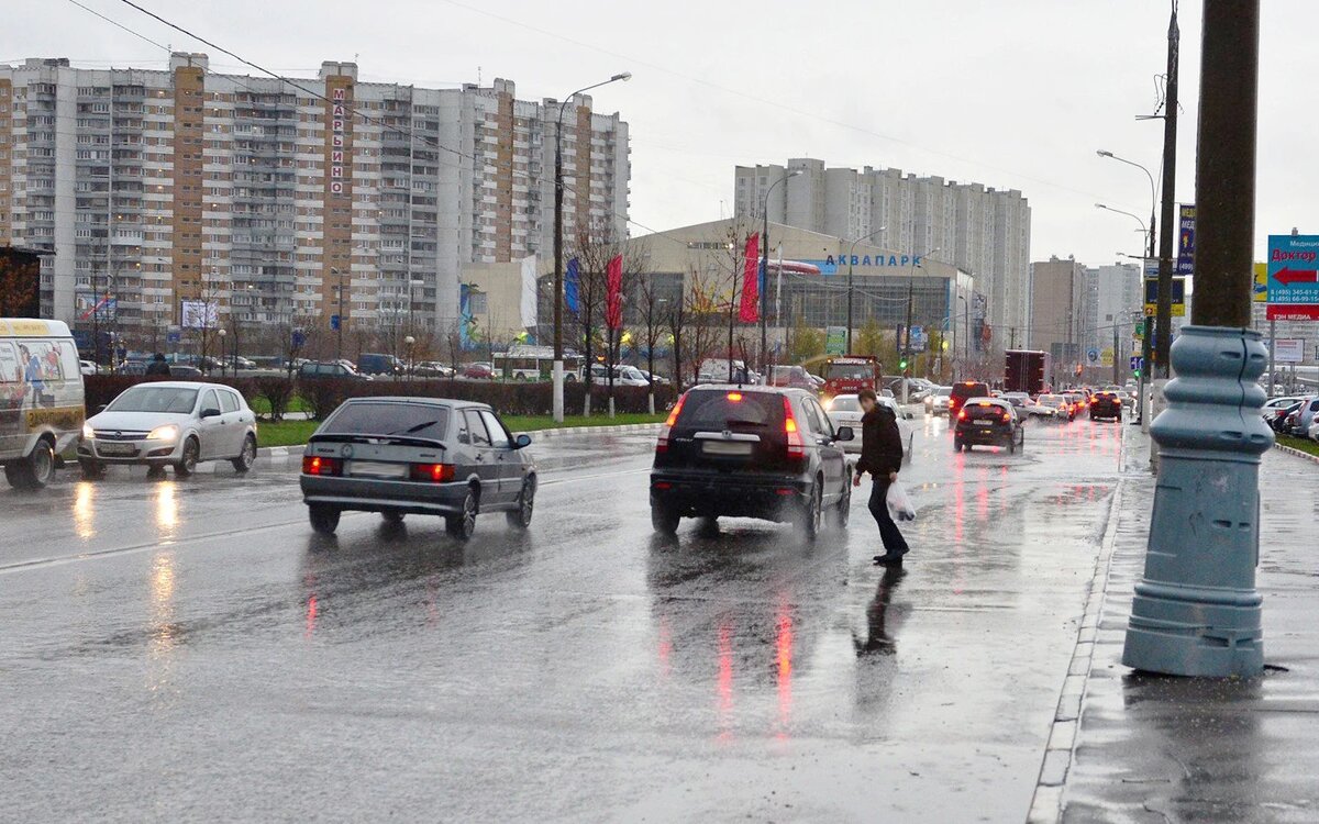 Пешеходы также являются участниками движения и обязаны соблюдать ПДД (Фото: РБК)