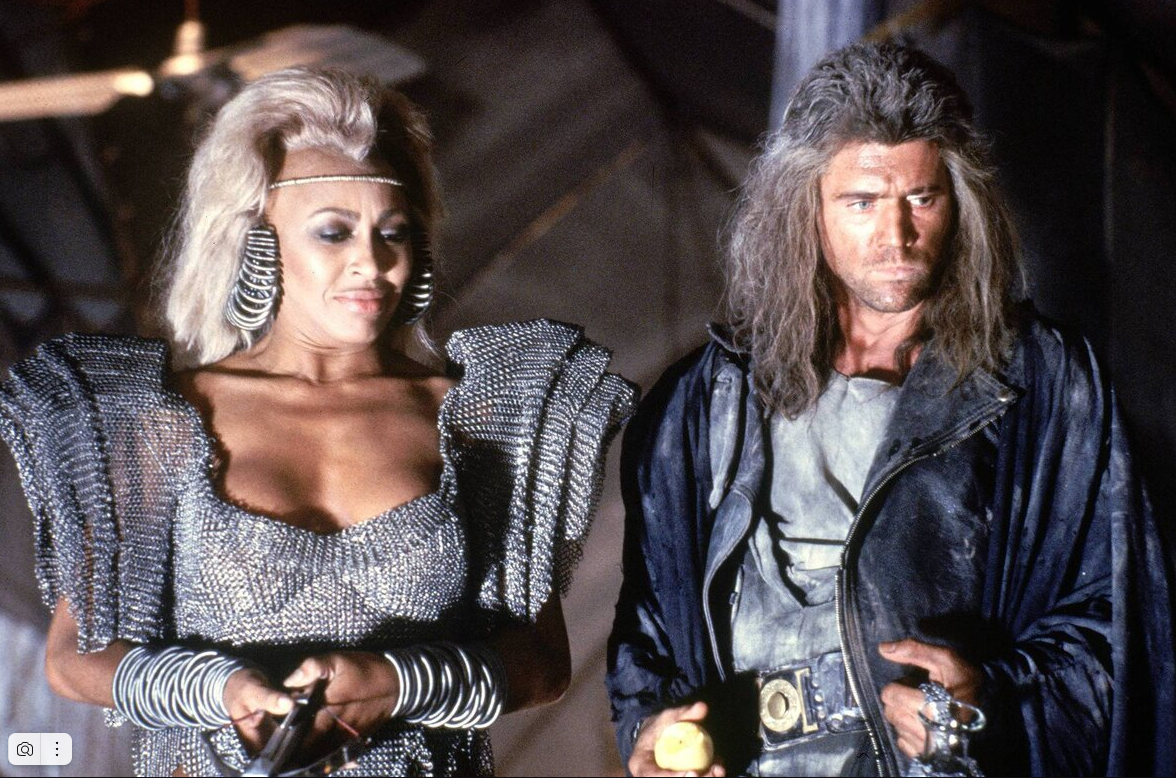 Кадр из фильма "Безумный Макс 3: Под куполом грома (1985)"