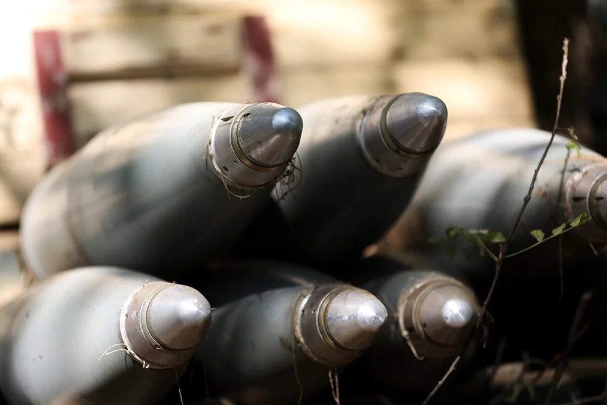    Осколочно-фугасные снаряды для гаубицы Д-20 перед началом работы по позициям ВСУ.
