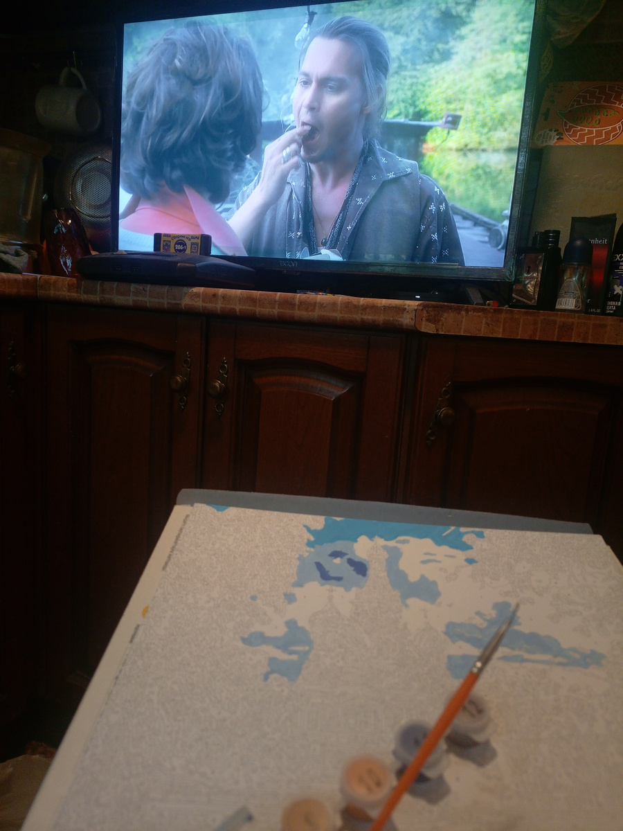 Кадр из фильма "Шоколад", в котором красавчик Джонни Депп просто неотразим