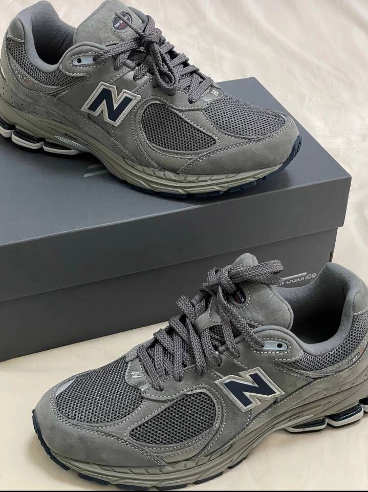 2002R в расцветке «Light Grey»