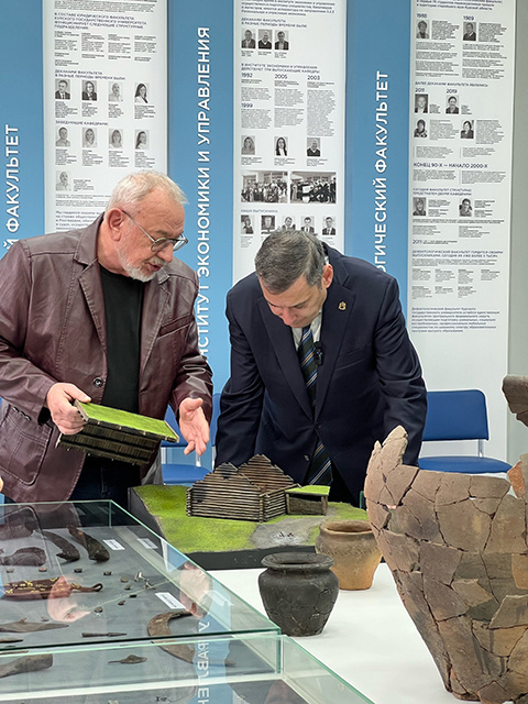    Хинштейн рассказал, что часть коллекции разрушенного в Судже музея удалось спасти