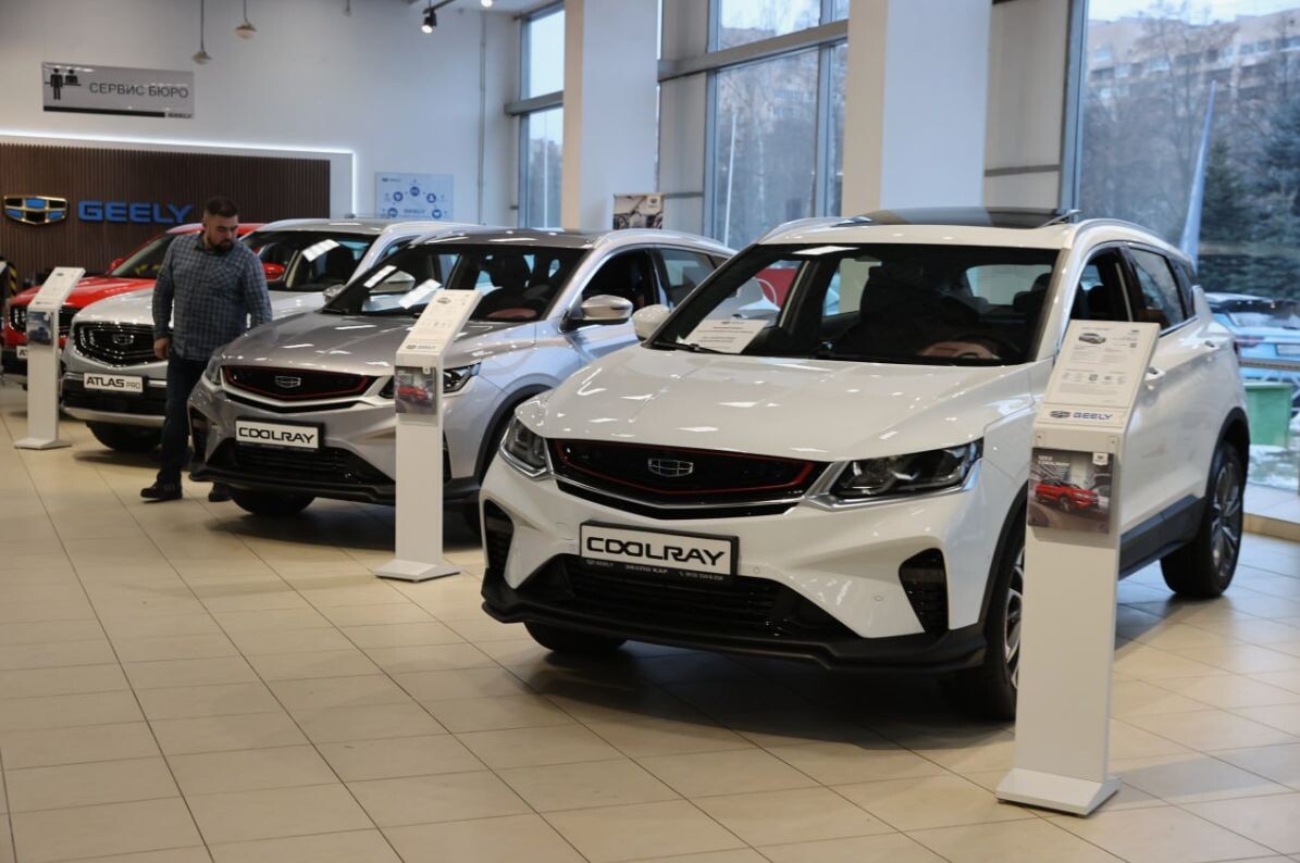 Гибридные технологии в Geely: модели с электродвигателем