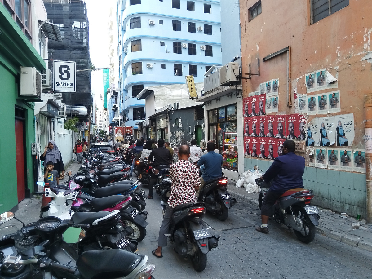 Итак на каждой улице, ни пройти, ни проехать