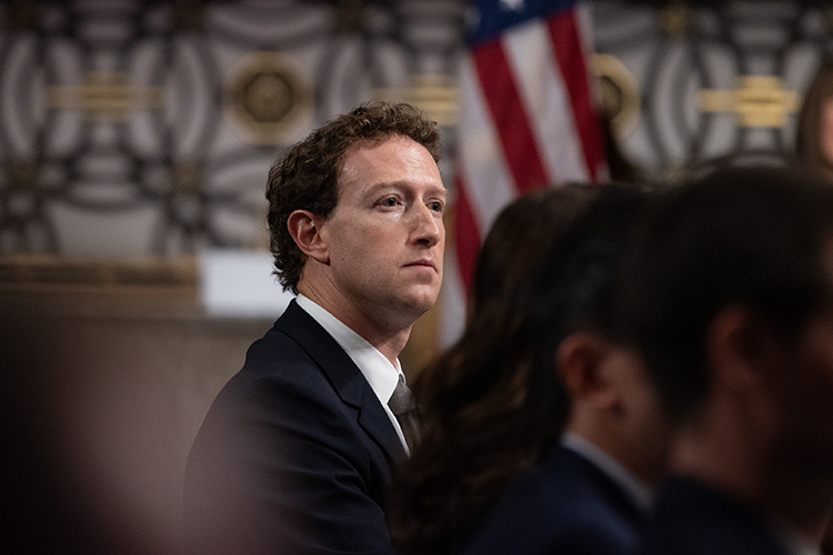    2-е место занял 40-летний Марк Цукерберг — владелец компании Meta* с $216 млрд в кошельке.   
Фото: © CNP/AdMedia / CNP/AdMedia / www.globallookpress.com