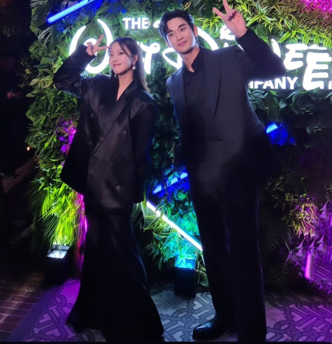 Ким Су Хён с актрисой Чо Бо А на мероприятии по продвижению дорамы "Подделка".