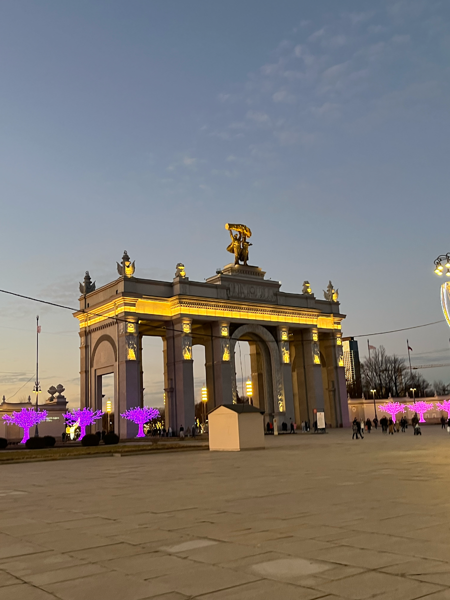 Входная группа парка ВДНХ