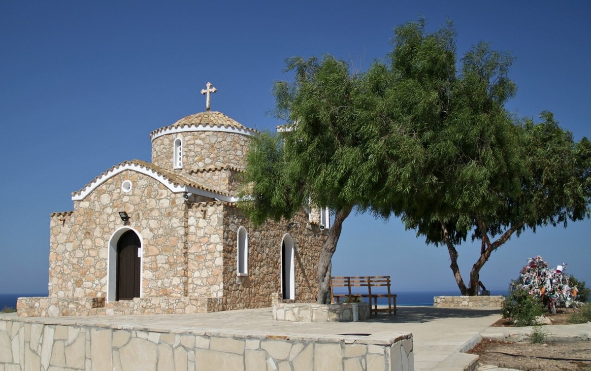 Another place to visit in Protaras is the church of Agios Elias. The temple is located on a hill, at a height of about 100 meters, and to reach it, you need to overcome 300 steps. From the top, there is a beautiful view of the village, the sea and the surrounding plain. Photo: Dvlless / Yandex Maps