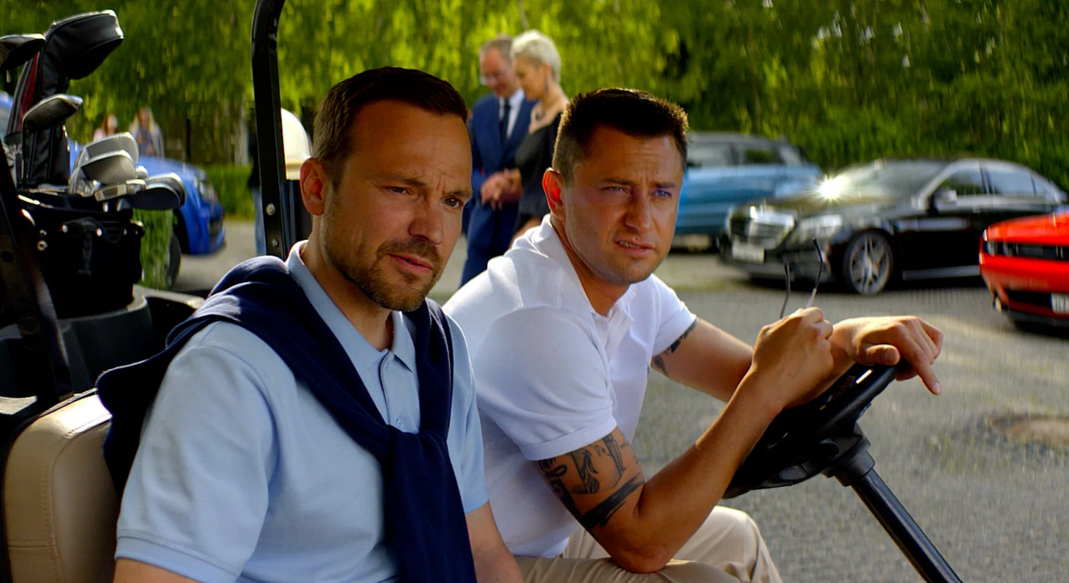 Кадр из фильма «Водитель-олигарх»