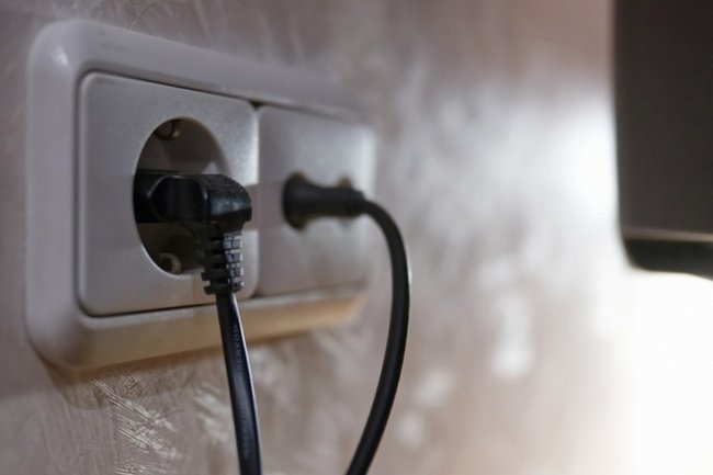    Вы больше не захотите оставлять зарядное устройство в розетке: последствия вас удивят