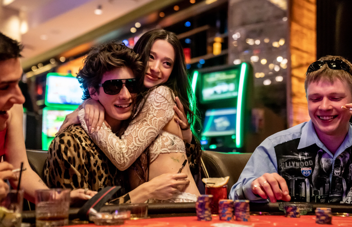 Кадр из фильма «Анора»