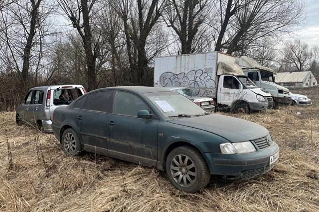 В Твери есть временная стоянка для брошенных авто