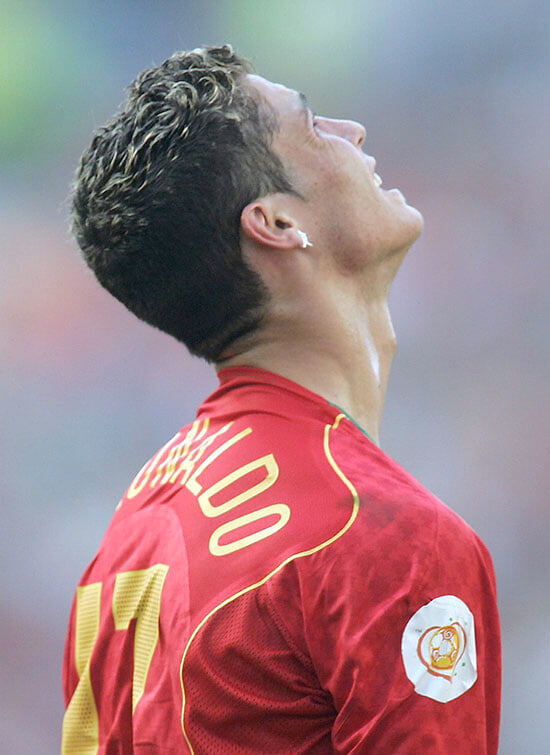 В первом же матче Евро Криштиану привез пенальти и забил, а в полуфинале организовал лучший гол турнира