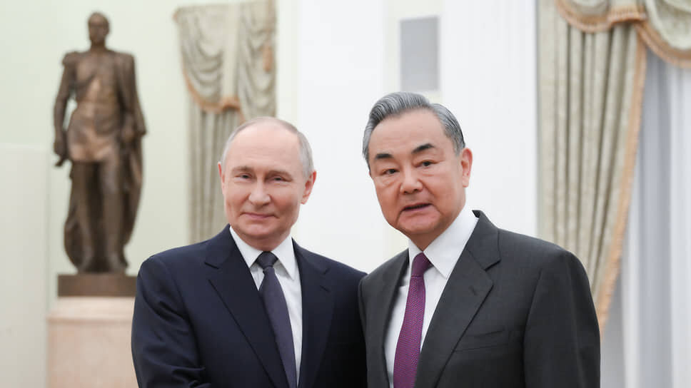 Владимир Путин и Ван И слишком хорошо знают друг друга.📷Фото: Григорий Сысоев / РИА Новости