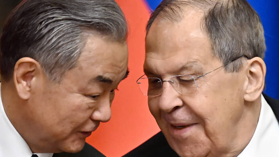 Сергей Лавров встречается с Ван И чаще, чем с кем-нибудь из других коллег.📷Фото: Александр Миридонов / Коммерсантъ