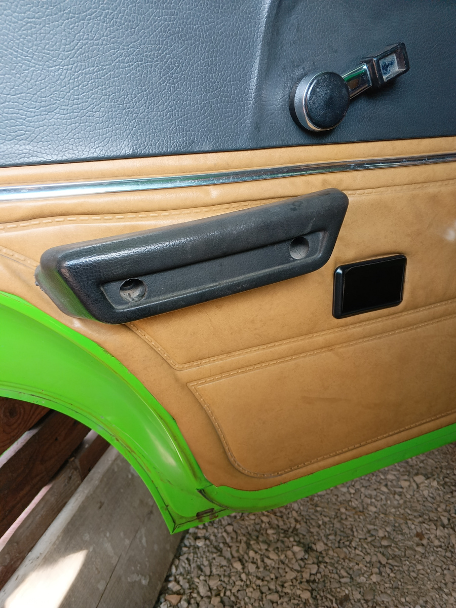 Ручка без них.