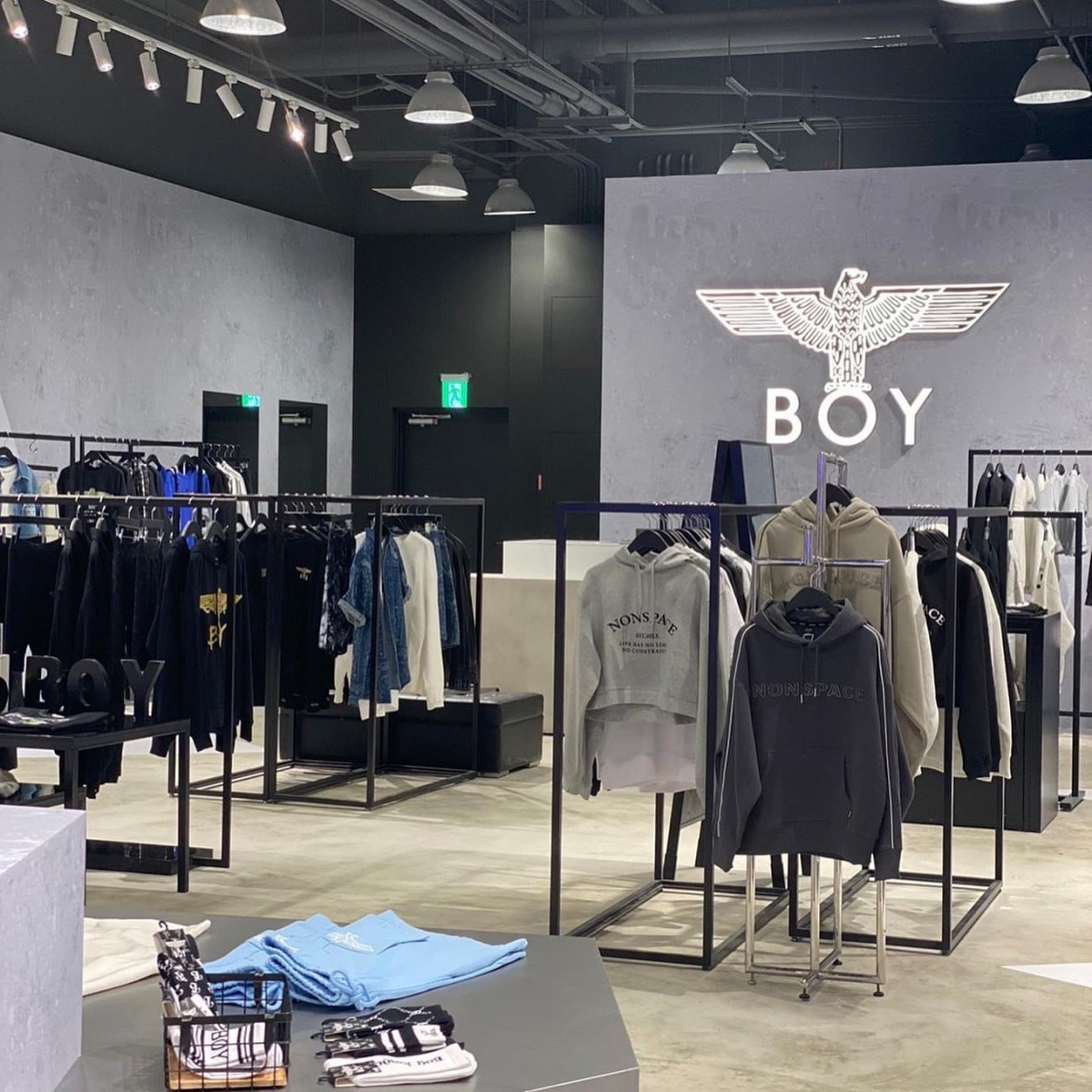    В Белоруссии признали логотип британского бренда одежды сходным с партийным орлом NSDAP