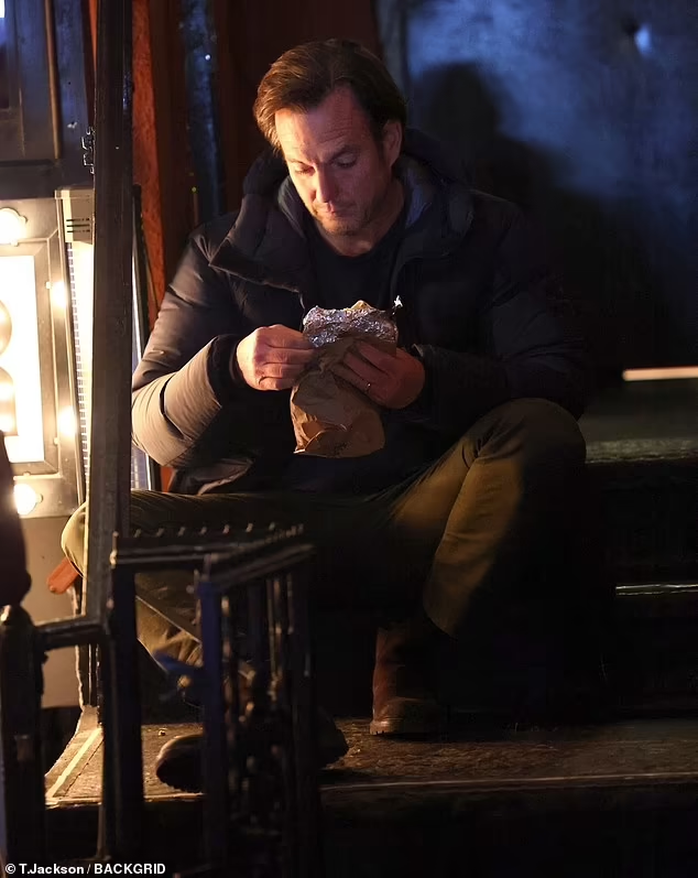 Уилл Арнетт за ужином.