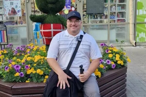 Австралийский блогер Рассел. Обложка © Telegram / Travelling with Russell Channel