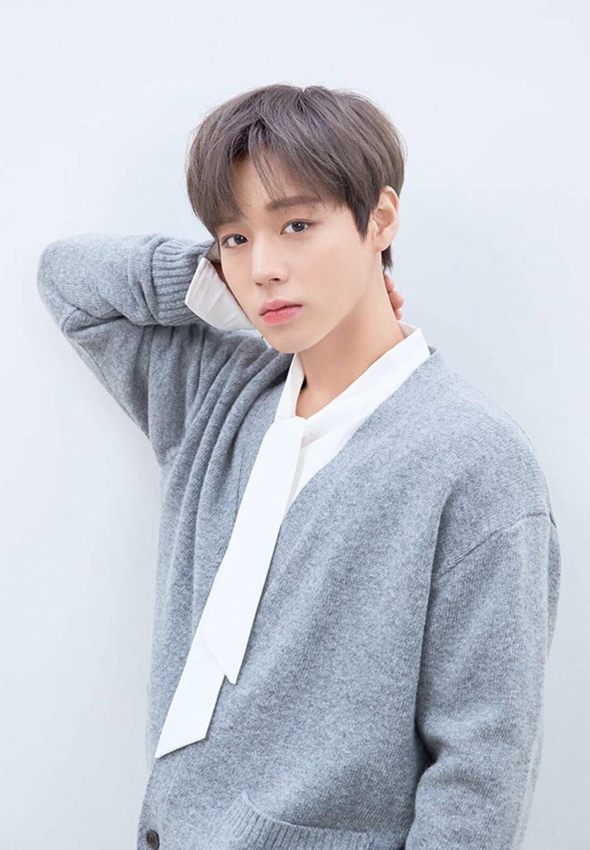 Актёр Пак Джи Хун, 25 лет (Любовная песнь иллюзий)