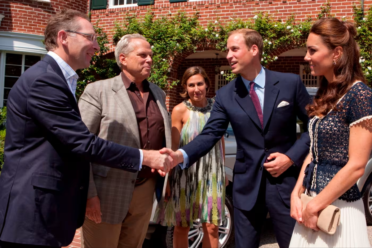 Иэн Роулинсон на фото  - слева