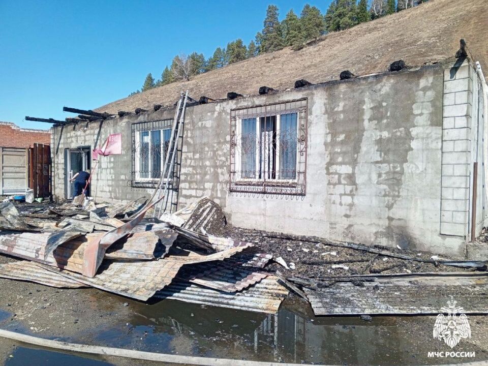    Пожар в магазине промтоваров в селе Паспаул. Источник: ГУ МЧС России по Республике Алтай