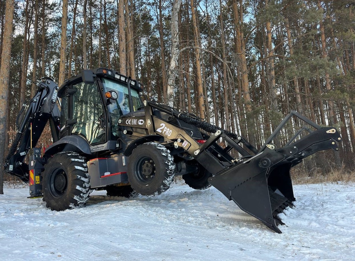 В современных условиях строительство невозможно представить без качественной и производительной спецтехники. Когда речь идёт о максимальной эффективности и универсальности, одним из лидеров на рынке становится экскаватор-погрузчик REDSTAR WZM 2PRO.