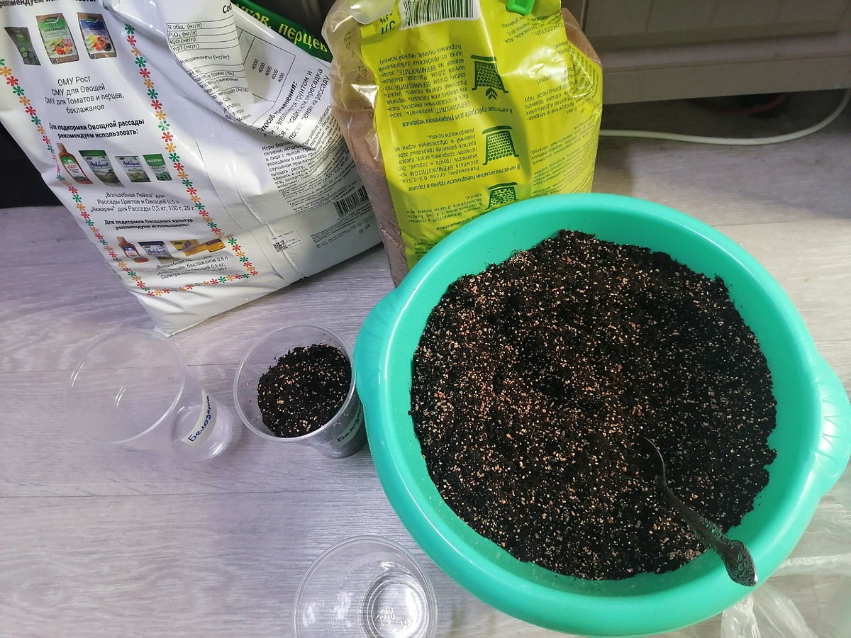 Замешивала в тазике. Смесь получилась очень "воздушная"