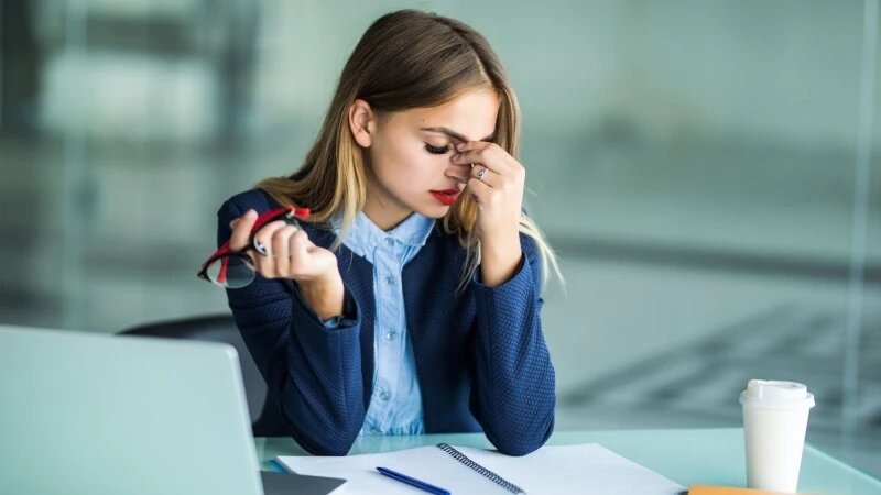     В офисе. freepik.com/diana-grytsku