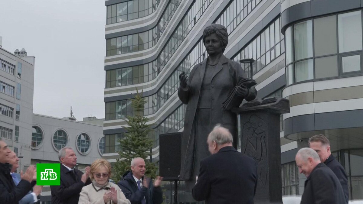    Памятник академику РАН Галине Савельевой открыли в Москве