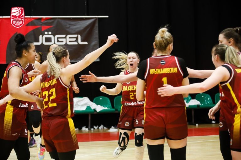    Оренбургская «Надежда» вышла в полуфинал плей-офф Антон Пичурин