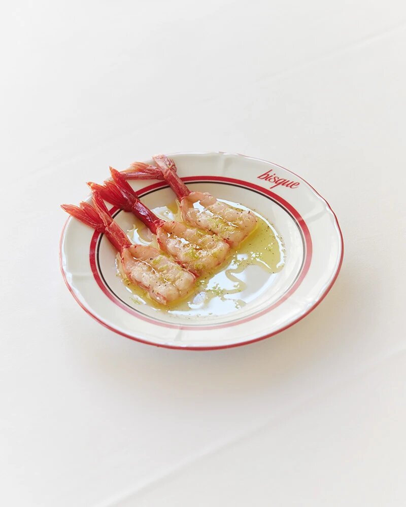 Тарелка с деколью в Bisque — модное место от Перельмана в Лиссабоне. Слухи о нём уже давно долетали до наших краёв