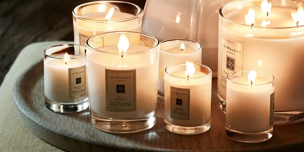 Уютная атмосфера или угроза для здоровья? Ароматические свечи, столь популярные для создания уюта, могут содержать опасные летучие органические соединения, которые влияют на качество воздуха в помещении.